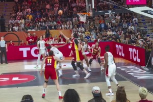 利物浦vs富勒姆直播免费_利物浦vs富勒姆免费回放录像_利物浦vs富勒姆在线观看高清张子宇在篮下站着就把对手给帽了，简直只手遮天啊！